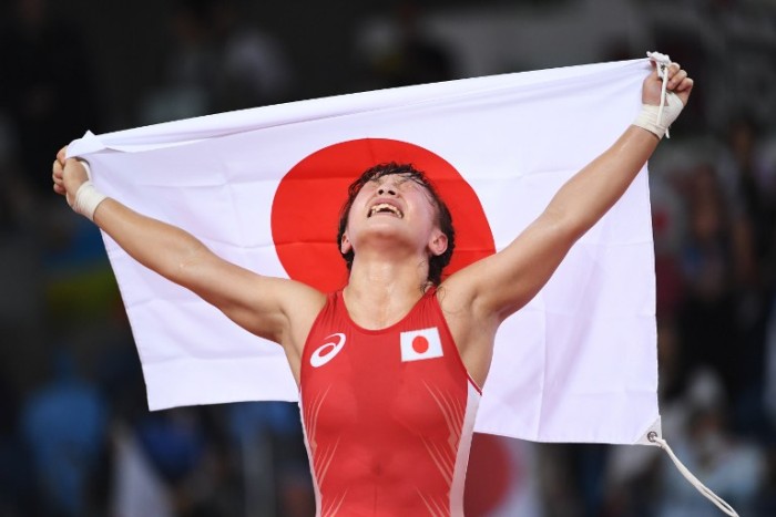 La peculiar celebración de luchadora japonesa tras ganar medalla de oro en Rio 2016