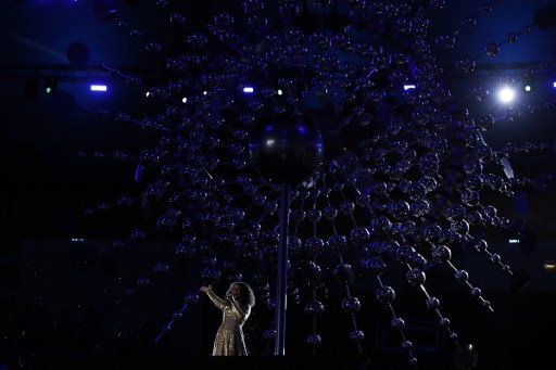 Brazilian singer Mariene De Castro performs during the closing ceremony of the Rio 2016 Olympic Games at the Maracana stadium in Rio de Janeiro on August 21, 2016. / AFP PHOTO / Odd ANDERSEN