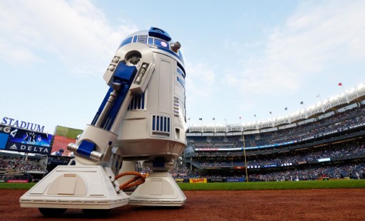 Muere el actor británico Kenny Baker, recordado por su papel del robot R2-D2