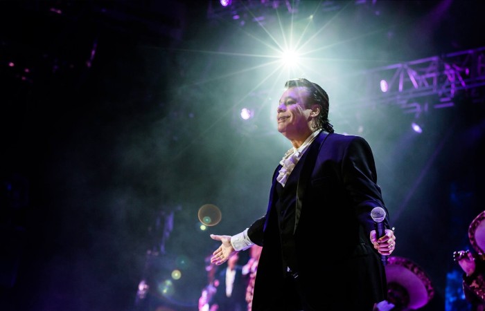 Hijo de Juan Gabriel entrega primeras declaraciones tras muerte del cantante