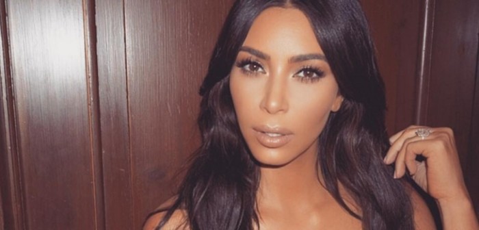 Como salida de la ducha: éste fue el infartante look de Kim Kardashian en los premios MTV