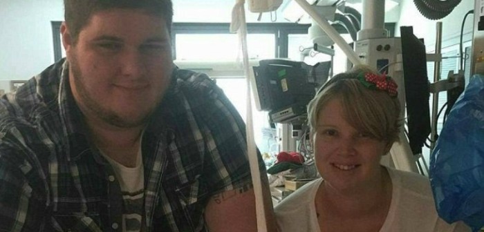 La historia de un bebé que nació con sus intestinos afuera: 