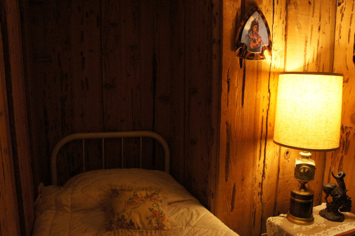 De miedo: turistas durmieron en la misma cama donde se ocultó cadáver de mujer