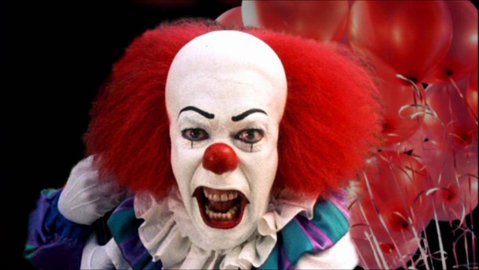 Éste es el siniestro y aterrador atuendo del payaso 'Pennywise' en remake de 'IT'