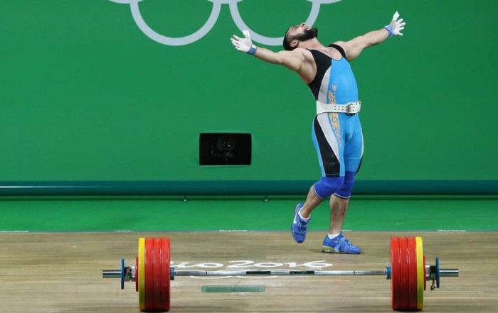 ¿La danza del triunfo? Pesista selló con divertido baile su victoria en Río 2016