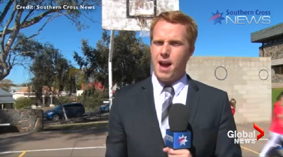 Notero se luce con increíble truco deportivo en despacho en vivo: hasta él se sorprendió