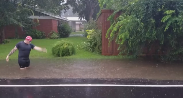 Olimpiadas caseras: fanáticos hacen particular homenaje a sus ídolos de la natación
