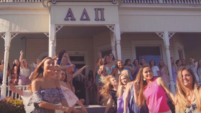 'Las puertas del Infierno': el video de una fraternidad que causó terror en Twitter