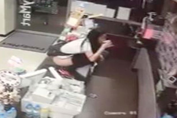 No le prestaron el baño en una tienda: ésta fue su inesperada y asquerosa reacción