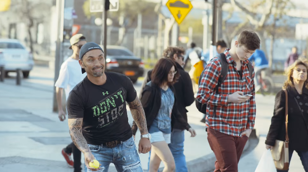 ¡Nueva faceta! Marcelo Ríos protagoniza divertida campaña de Uber