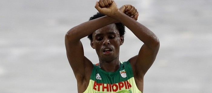 Gobierno etíope asegura que maratonista Feyisa Lilesa no será perseguido tras denuncia