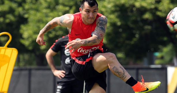 Gary Medel enternece Instagram con primeros pasos de la pequeña Alessandra