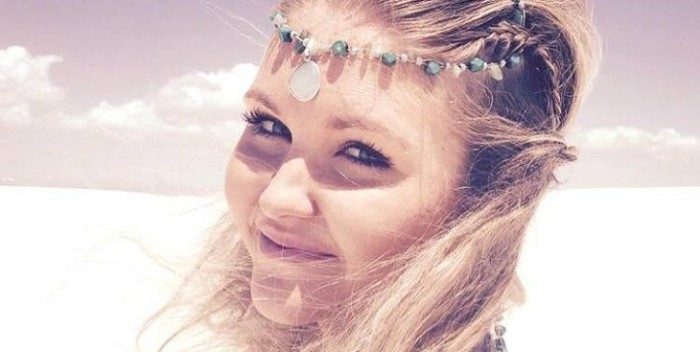 El noble gesto de una joven con una anciana solitaria que conoció en un paradero