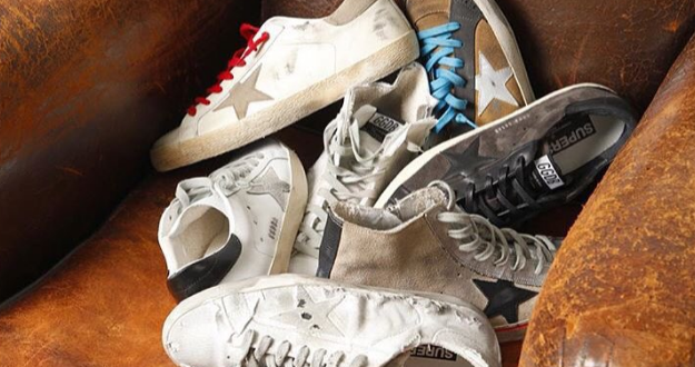 Venta de zapatillas 'desgastadas' molesta en EEUU por burlarse de los más necesitados