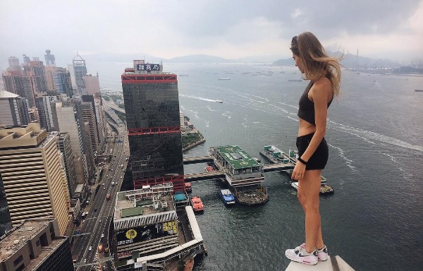 ¡De miedo! Fotógrafa rusa cautiva en Instagram con arriesgadas fotos en altura