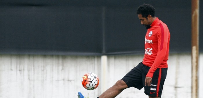 Beausejour presenta edema muscular y es duda para enfrentar a Paraguay