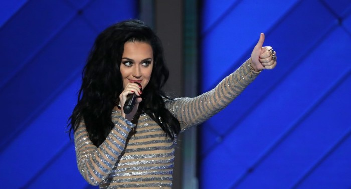 Katy Perry envió sentido mensaje a joven que creyó tener una relación con ella