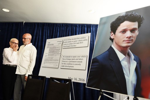 Los padres del actor en conferencia de prensa | AFP