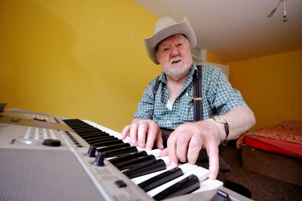 Misterio: abuelo 'aprendió' a tocar piano súbitamente tras sufrir un infarto