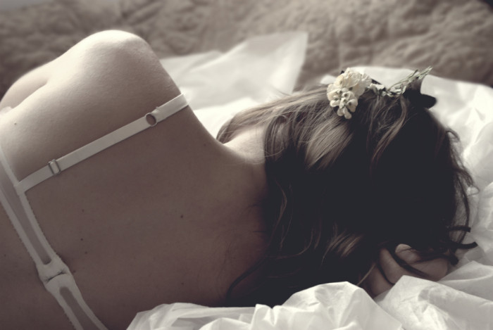 5 beneficios de dormir del lado izquierdo de tu cuerpo, según estudio