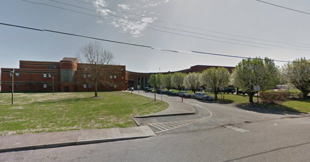 Profesora norteamericana es acusada de tener relaciones sexuales con 5 alumnos