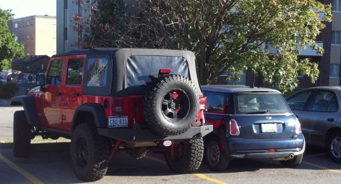 Creyó ver a un bebé muriendo en un auto: al romper el vidrio se llevó una gran sorpresa