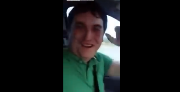 Hombre ruso sufre brutal accidente al ir manejando sin manos y a 170 Km/h