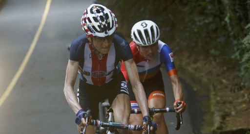 Ciclista holandesa sufre escalofriante caída en descenso de Vista Chinesa en Rio 2016