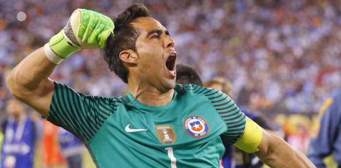 Se relajó: el llamativo look de Claudio Bravo tras volver de vacaciones