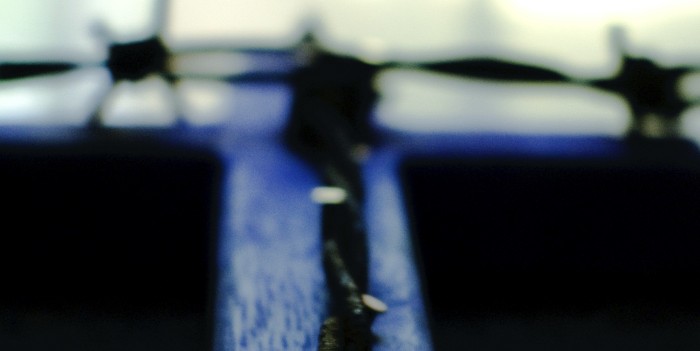 Madre asesinó a su hija atravesando un crucifijo en su garganta: creyó que estaba poseída