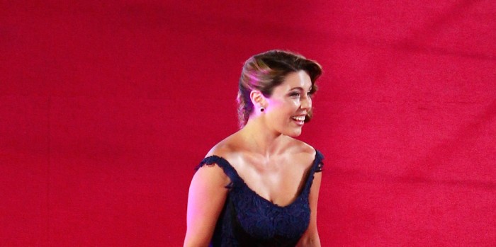 Daniela Aránguiz tranquiliza a seguidores tras compartir foto desde la clínica