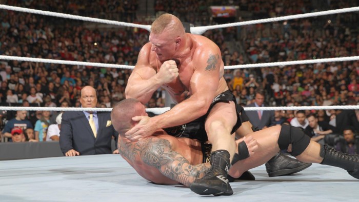 ¿Se salió de libreto? Orton termina sangrando tras paliza de Lesnar en WWE