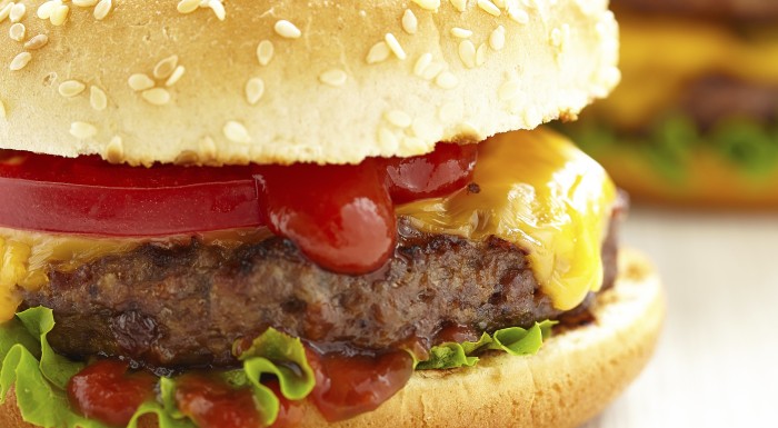 ¡Causó sensación! Esta es la nueva hamburguesa que sustituye el pan por palta