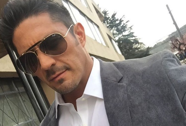 Lejos de la tele: Pato Laguna capta público como promotor de perfumes