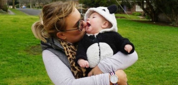 Madre muestra con foto en redes sociales la cruda realidad de la maternidad