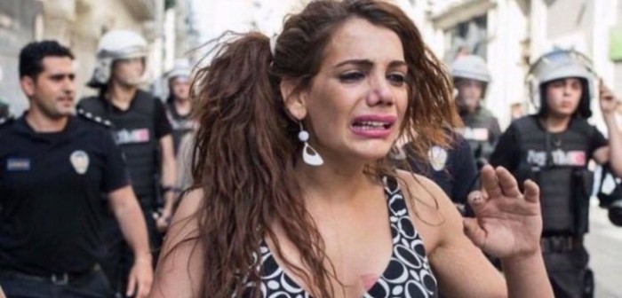 Queman y mutilan a reconocida activista transexual en Turquía