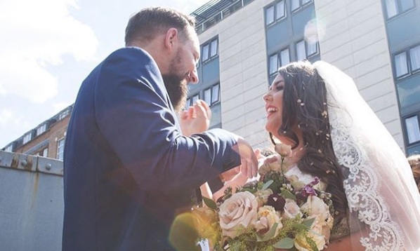 Novia talla XL da un inspirador mensaje el día de su boda: 