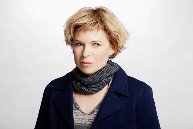 Artista israelí sumerge vestido en Mar Muerto por dos años y este es el genial resultado