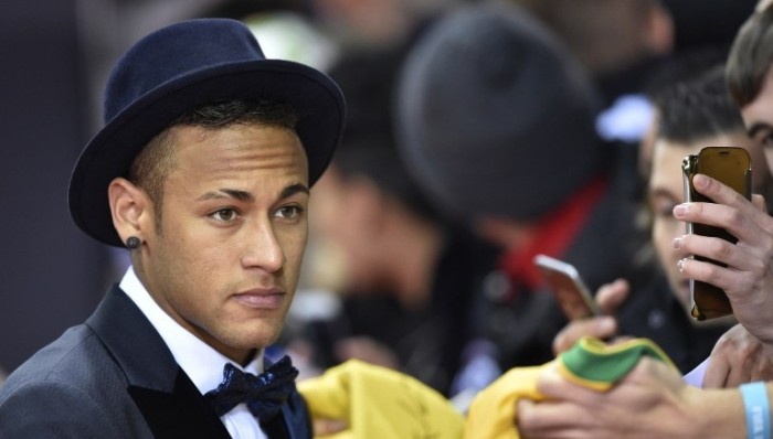 Neymar muestra un adelanto de su 'primer disco' en las redes