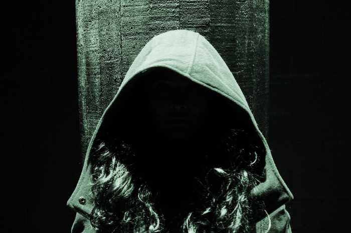 El monje negro: la supuesta entidad tras el fenómeno de Poltergeist más violento de Europa