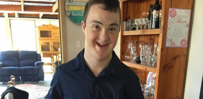 Joven con síndrome de Down recibe decenas de ofertas de empleo tras publicar sentida carta