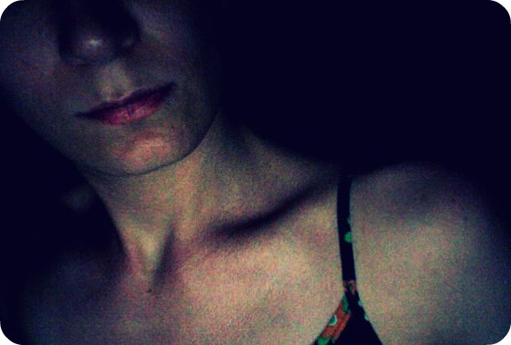 Mujer dijo que abortó dos veces porque ser madre destruiría su carrera: así la callaron