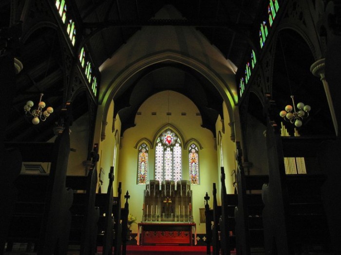 Obispo de la Iglesia Anglicana inglesa revela su homosexualidad y acusa extorsión