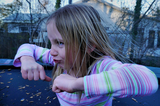 Mamá comparte el cómico antes y después de su hija en el primer día de clases