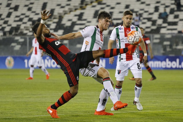 Palestino complicó sus opciones en la Sudamericana tras caer ante Flamengo
