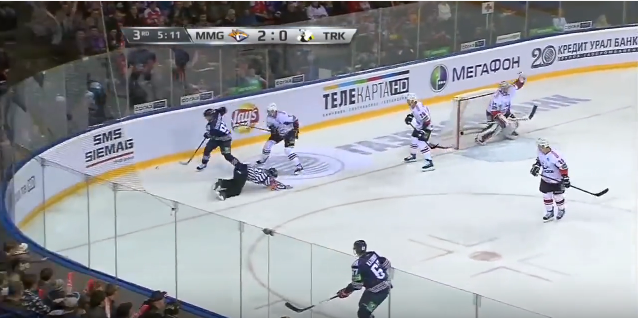 Tragedia en hockey sobre hielo: árbitro murió tras recibir impacto de disco en la cabeza