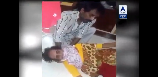 Hombre ahorcó a su madre y ordenó a su hija que la apuñalara mientras esposa grababa