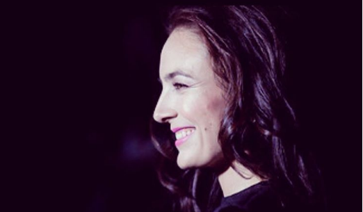 Janis Pope comparte tierna fotografía de su prominente guatita