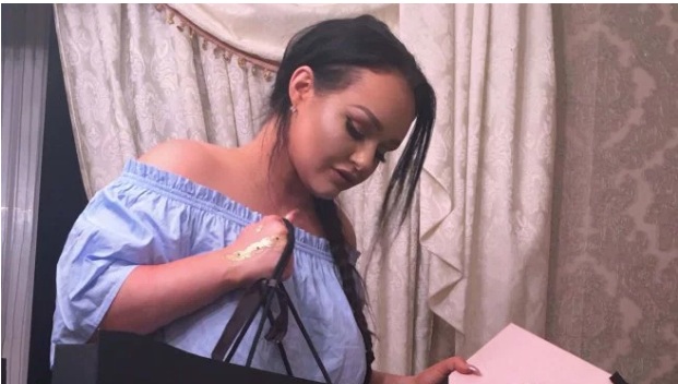 Joven obsesionada gasta alrededor de $30 millones en un año sólo para lucir 