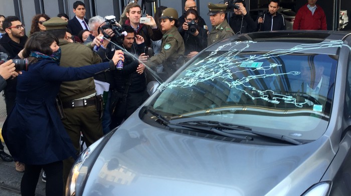 Camarógrafo de UCV-TV es atropellado por vehículo de Ricardo Lagos en confuso incidente